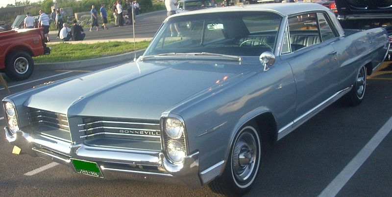 Photo of a 1961 Pontiac Bonneville