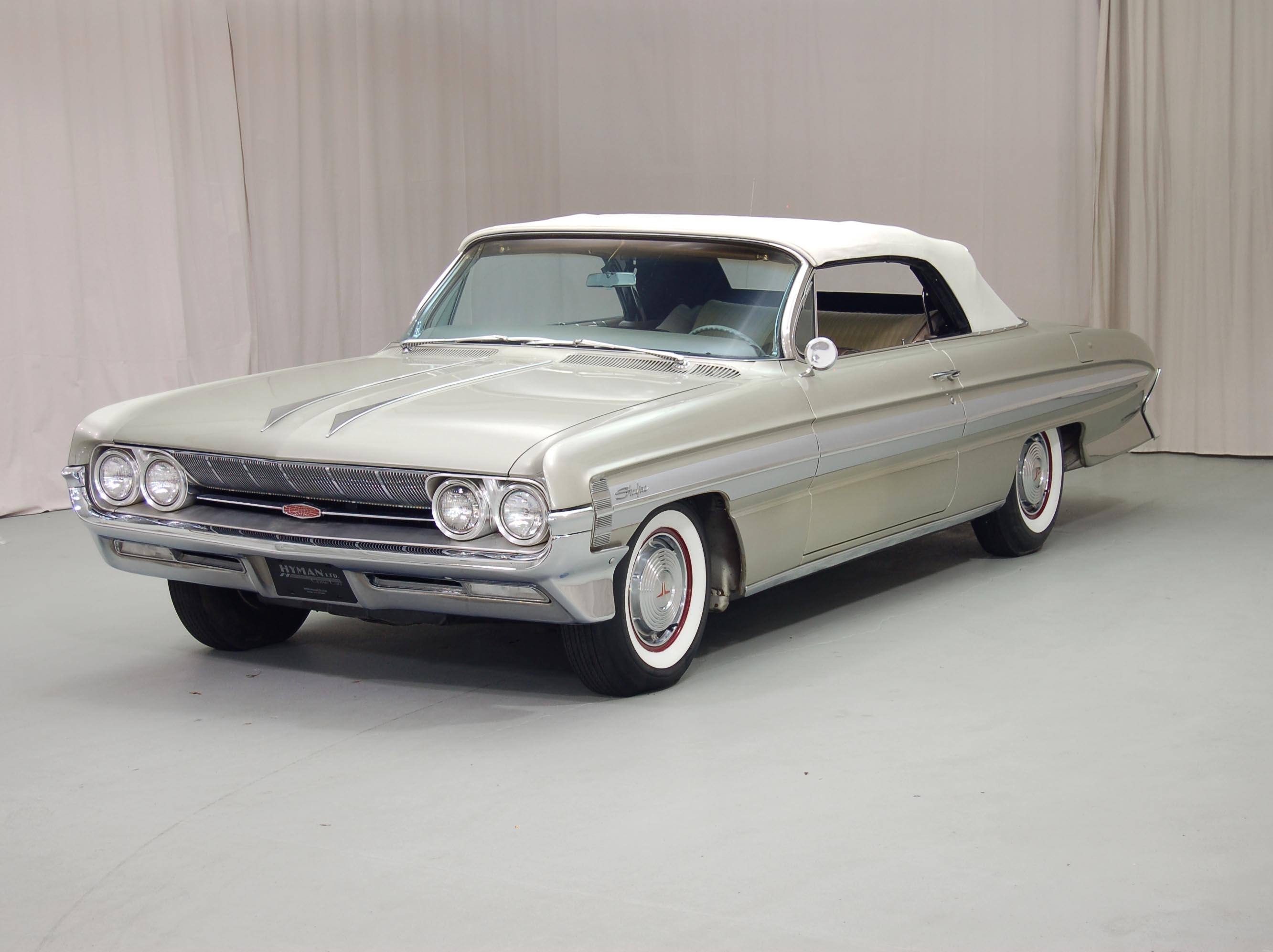 Photo of a 1962 Oldsmobile Starfire