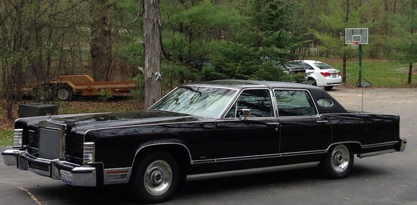 Photo of a 1974 Lincoln Continental