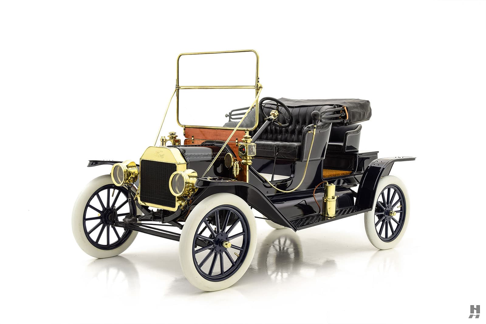 Photo of a 1910 Ford Model T