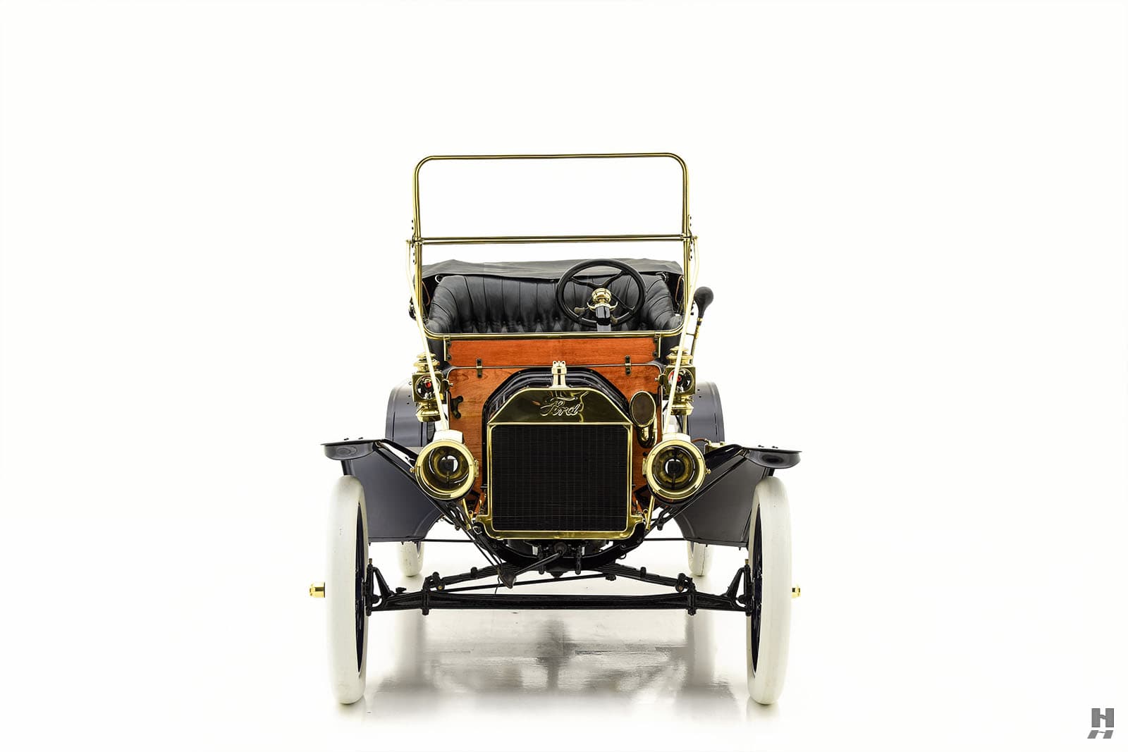 Photo of a 1910 Ford Model T
