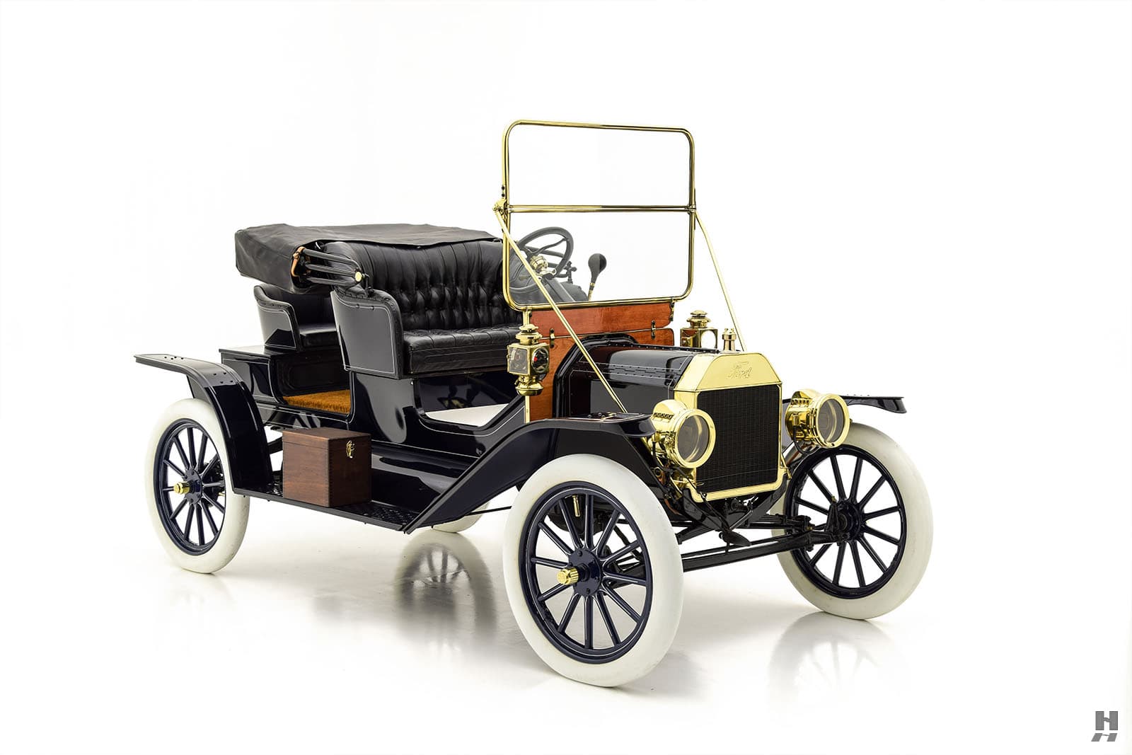 Photo of a 1910 Ford Model T