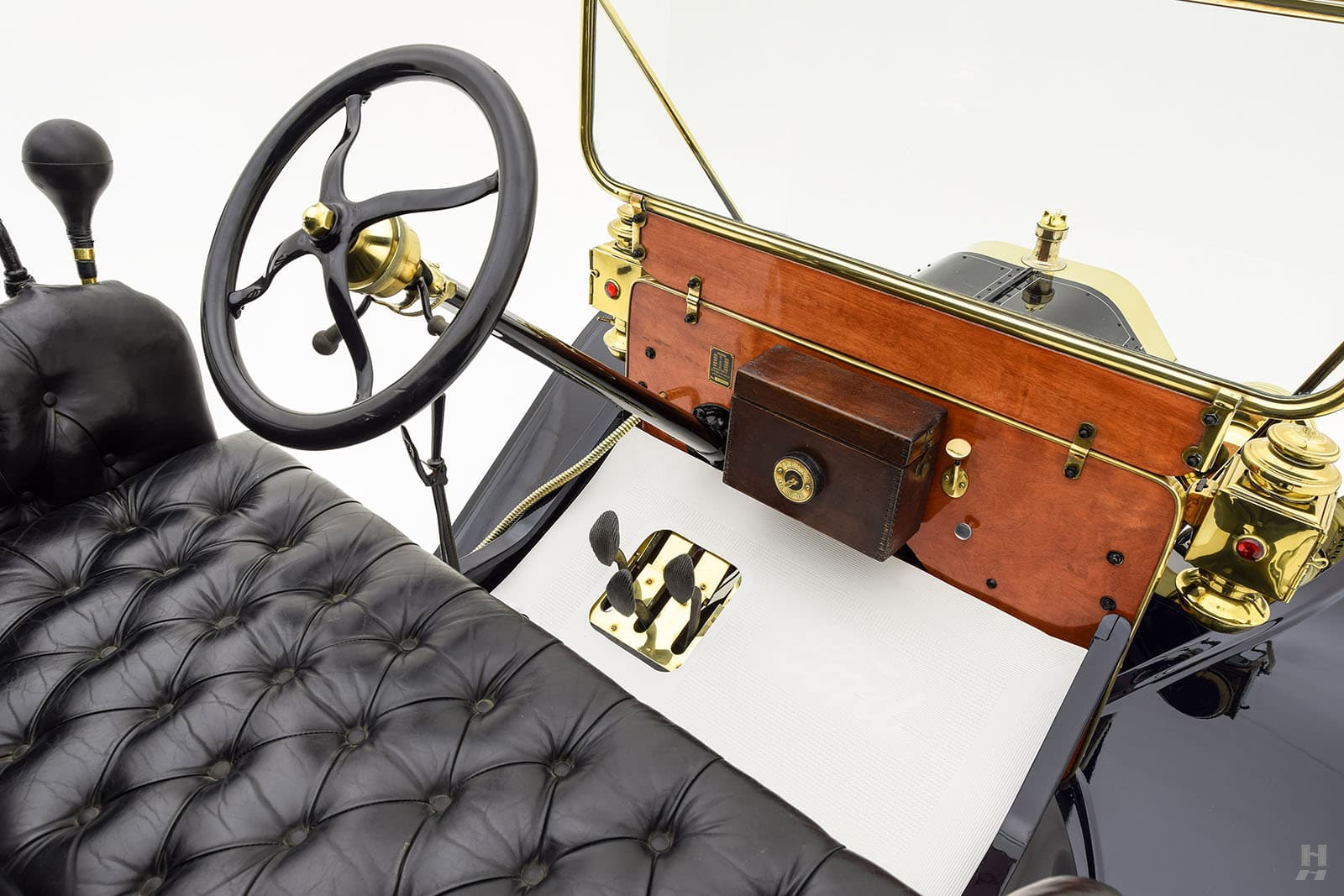 Photo of a 1910 Ford Model T