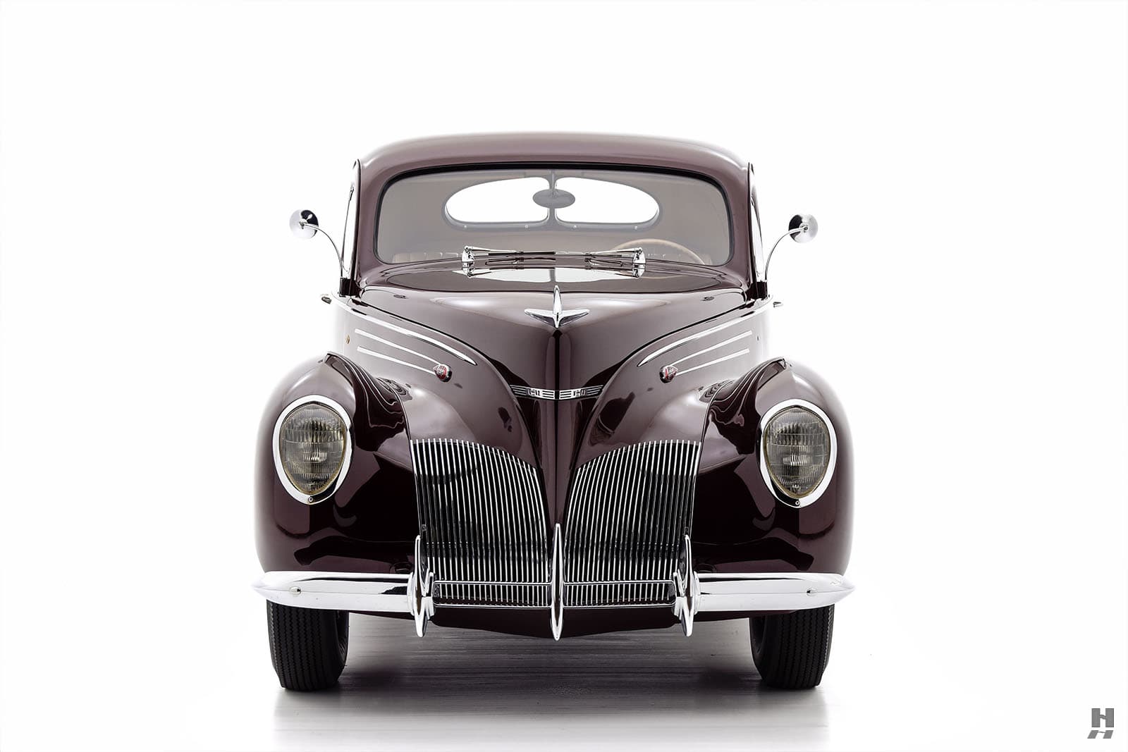 Photo of a 1939 Lincoln Zephyr