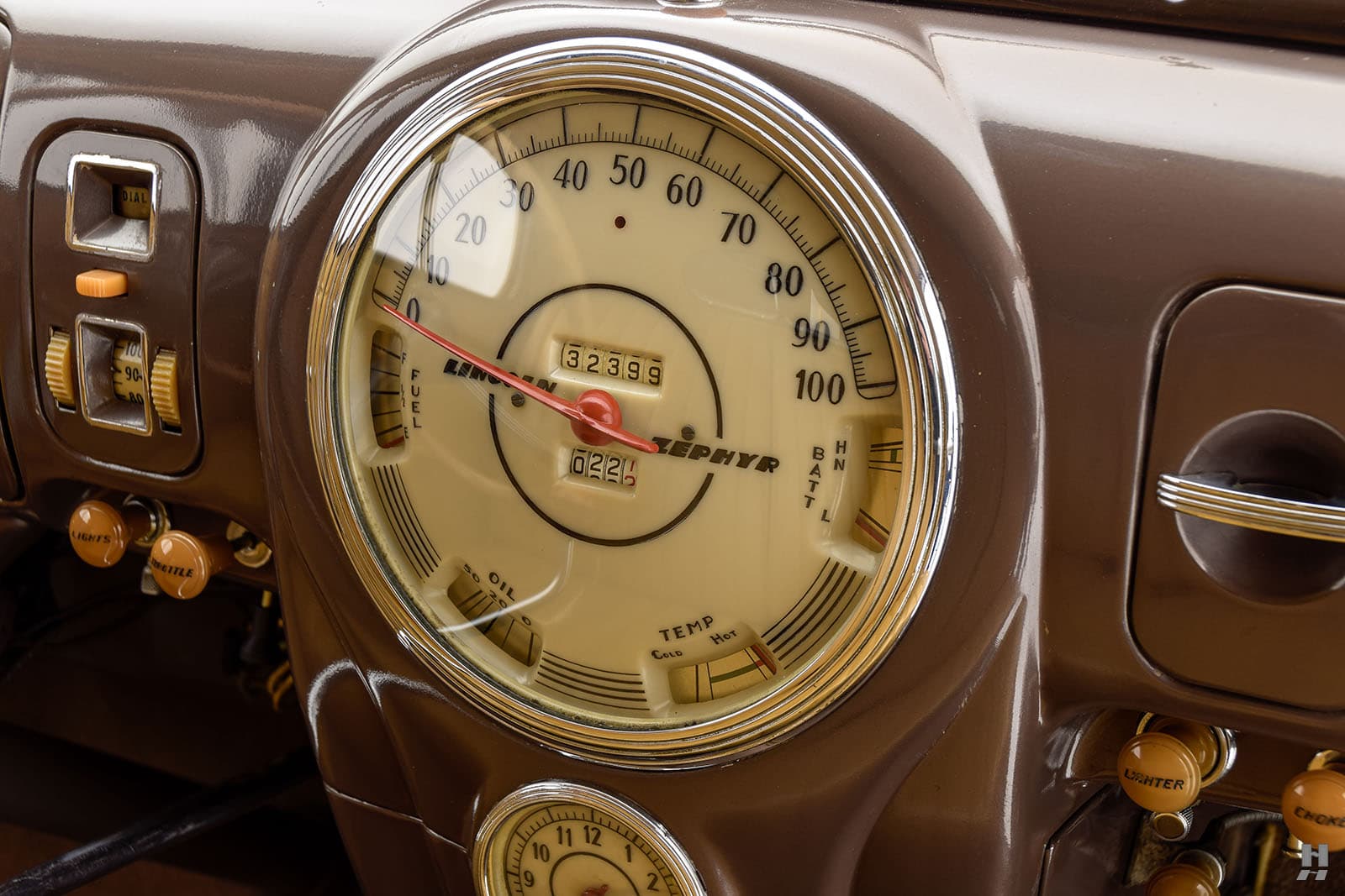 Photo of a 1939 Lincoln Zephyr