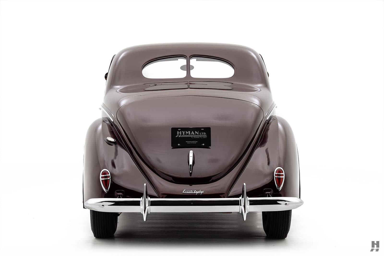Photo of a 1939 Lincoln Zephyr