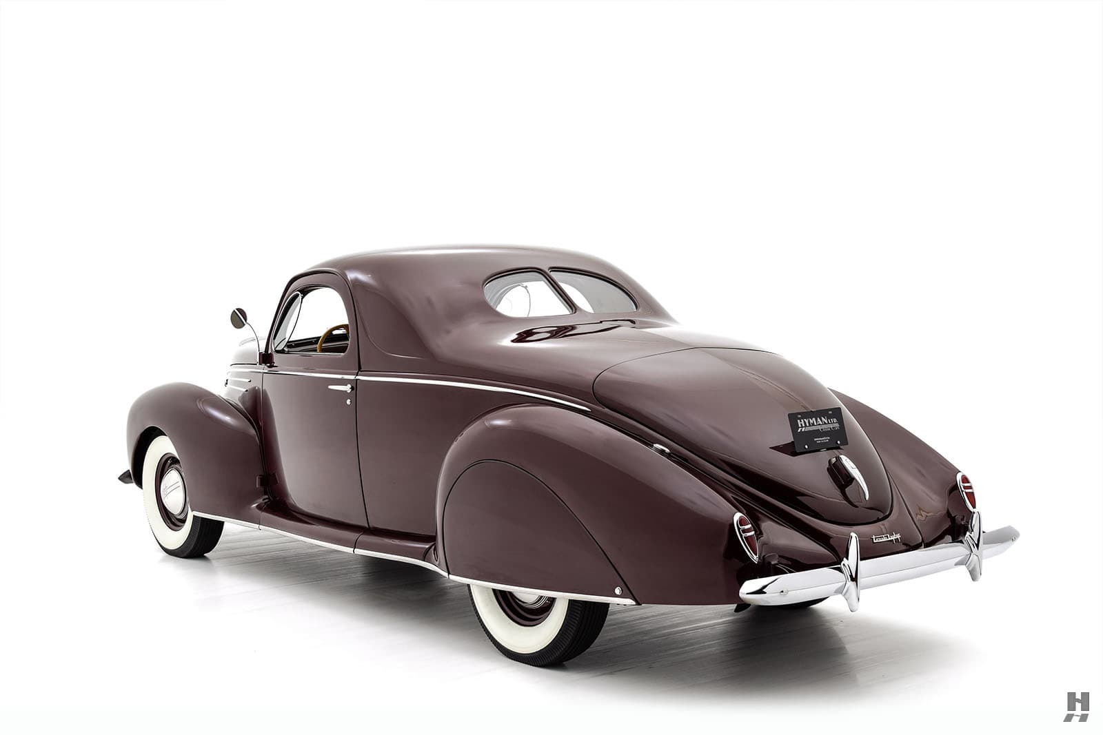 Photo of a 1939 Lincoln Zephyr