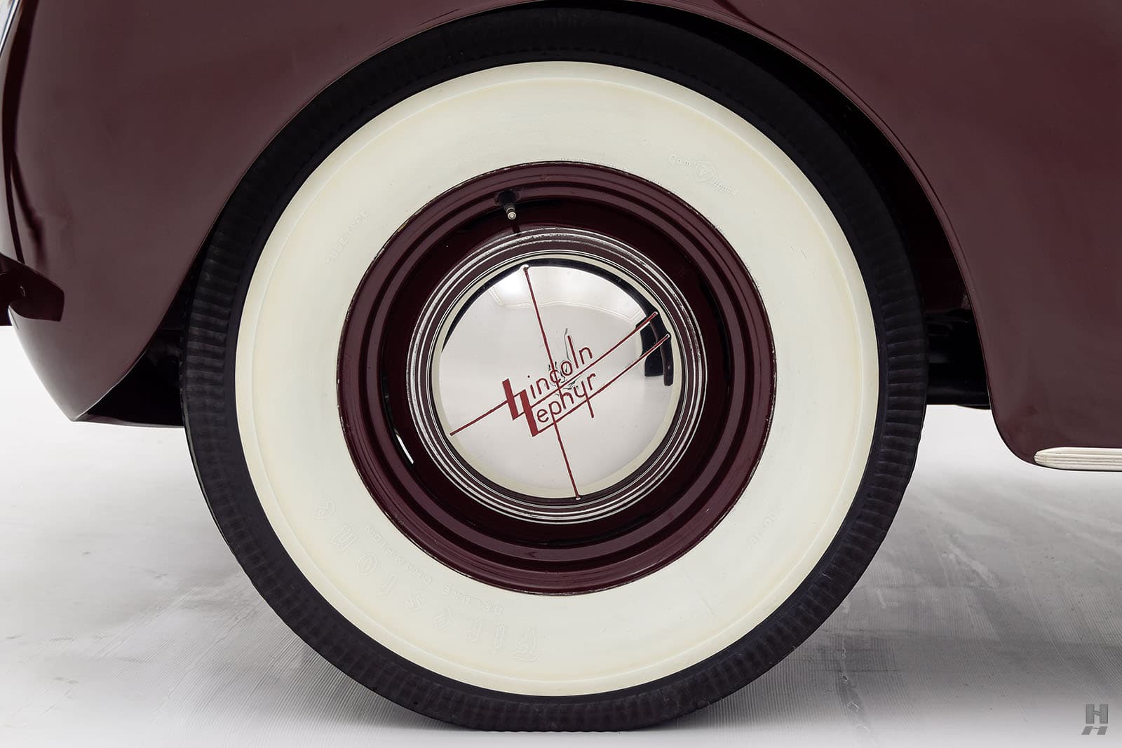 Photo of a 1939 Lincoln Zephyr