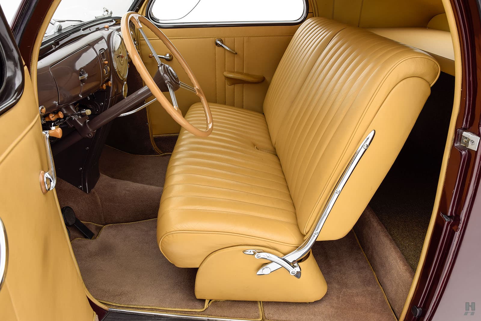 Photo of a 1939 Lincoln Zephyr