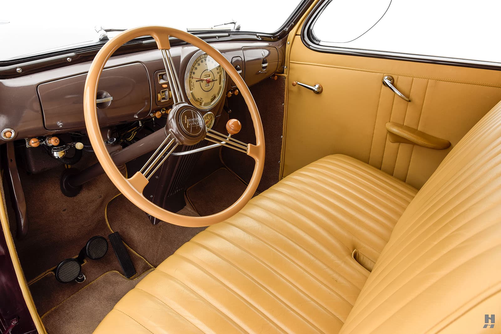 Photo of a 1939 Lincoln Zephyr