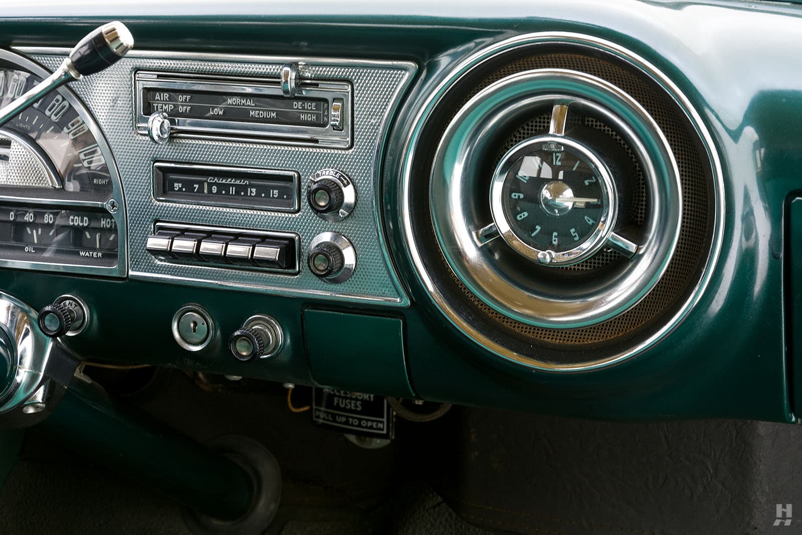 Photo of a 1953 Pontiac Chieftain