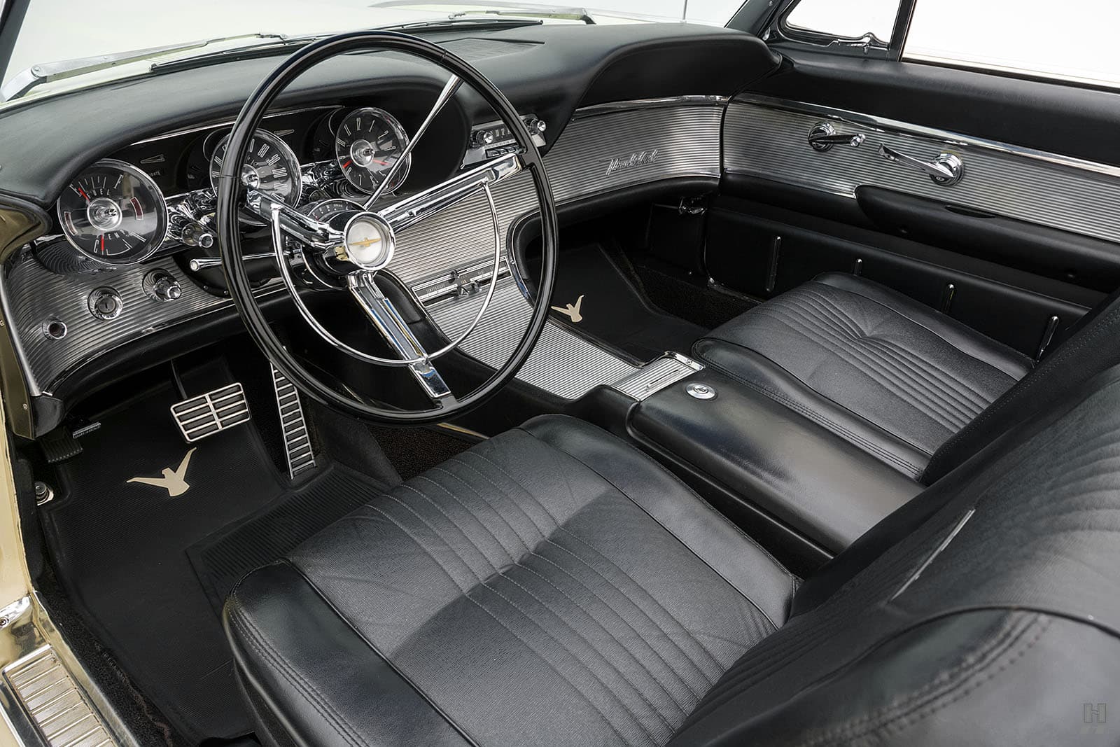 Photo of a 1961 Ford Thunderbird