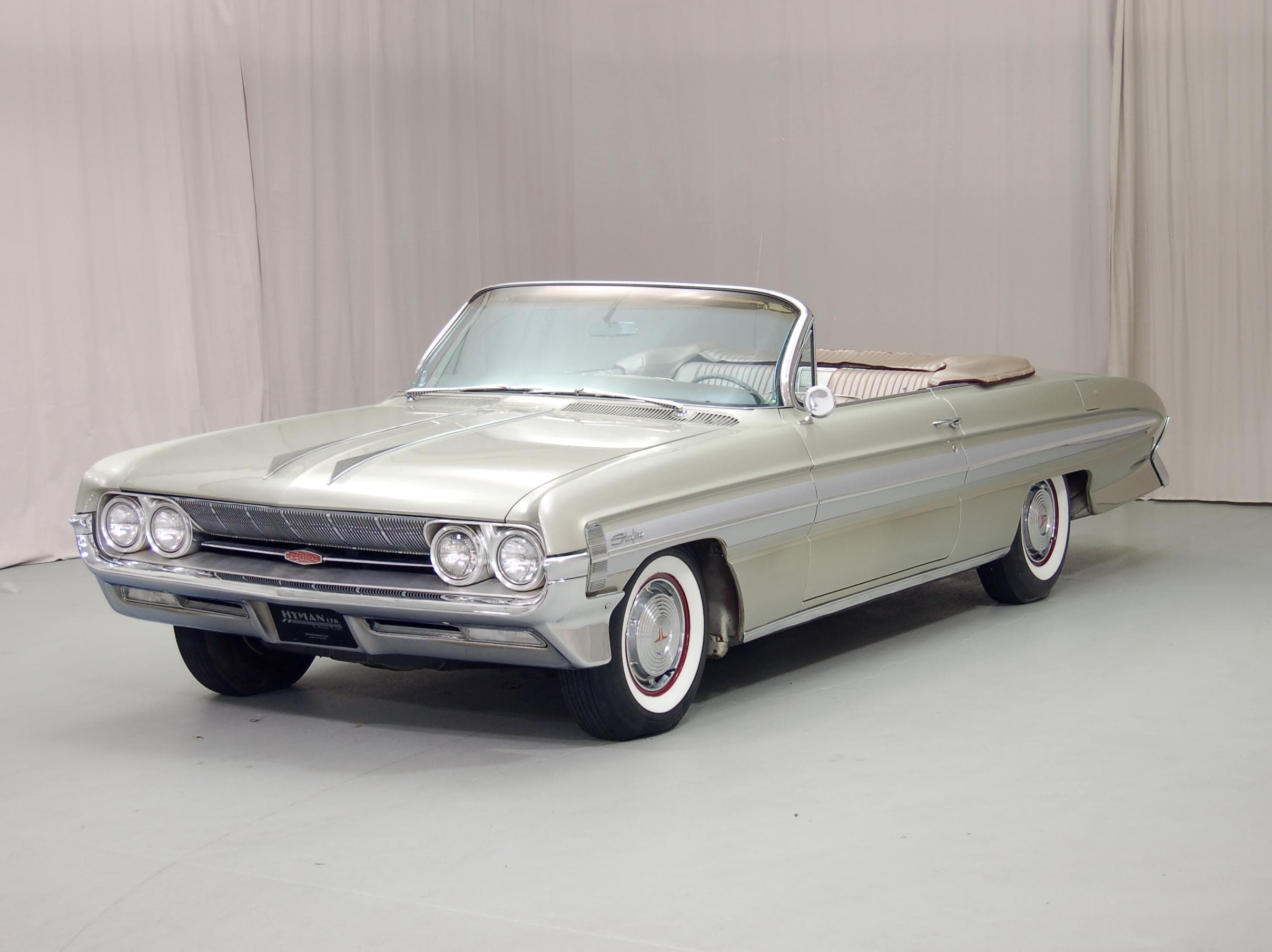 Photo of a 1962 Oldsmobile Starfire