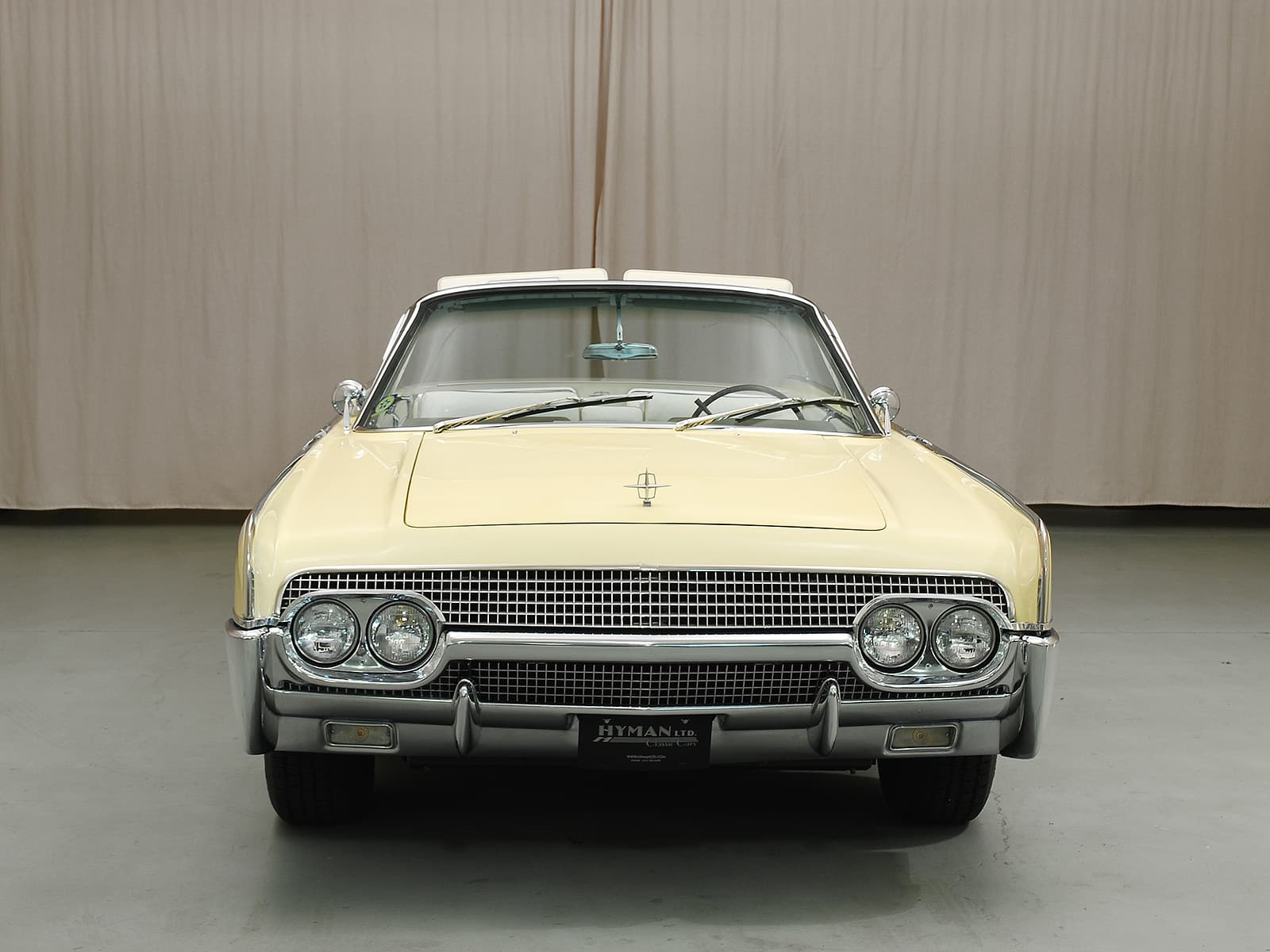 Photo of a 1963 Lincoln Continental