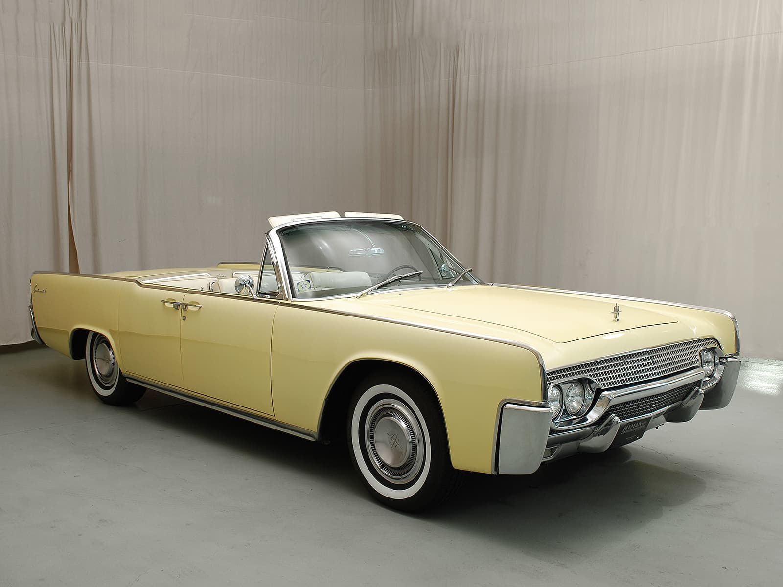 Photo of a 1963 Lincoln Continental