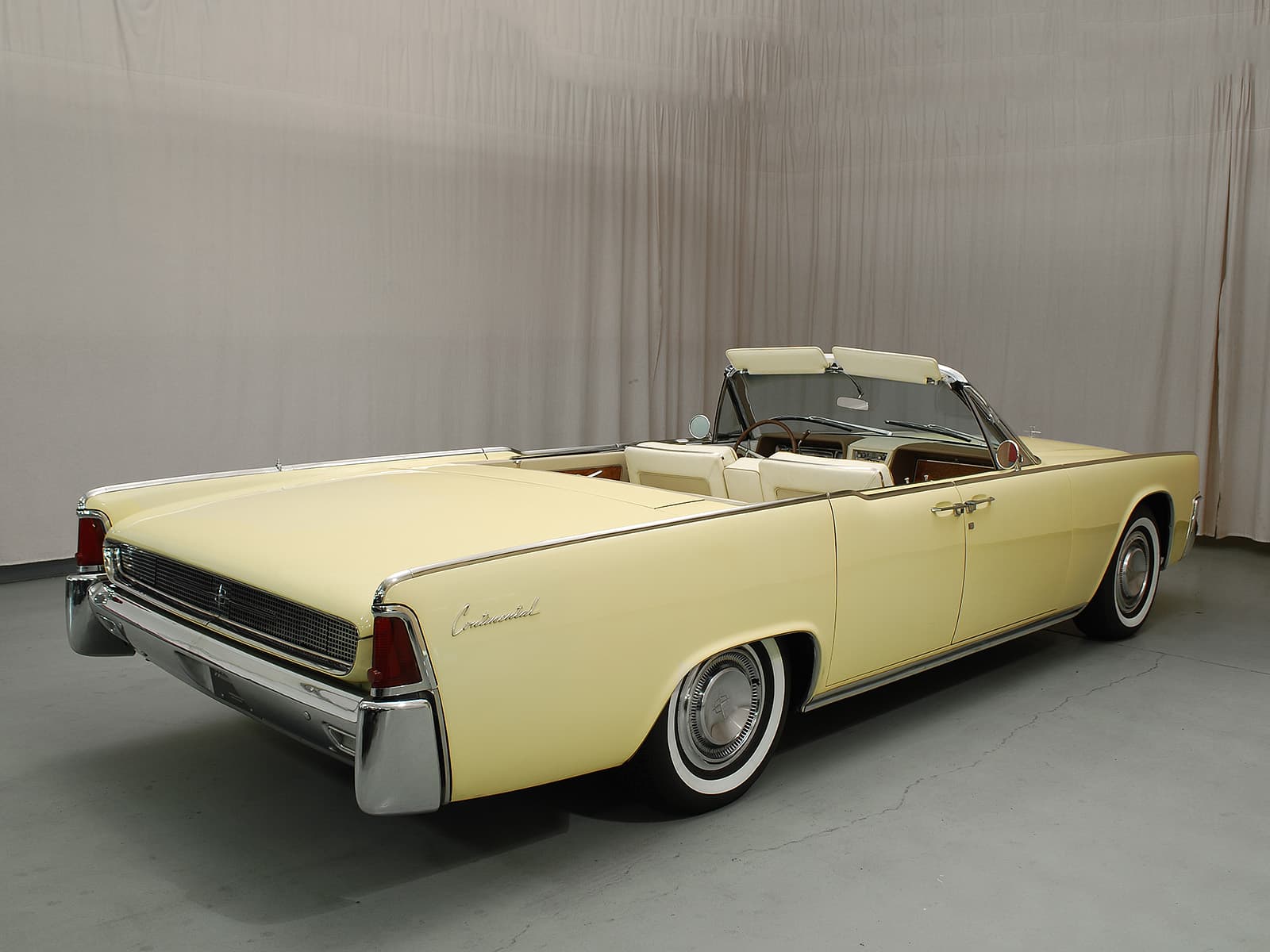 Photo of a 1963 Lincoln Continental