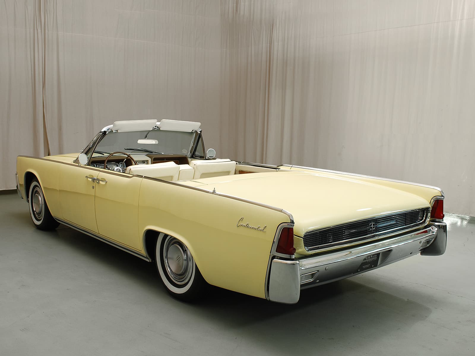 Photo of a 1963 Lincoln Continental