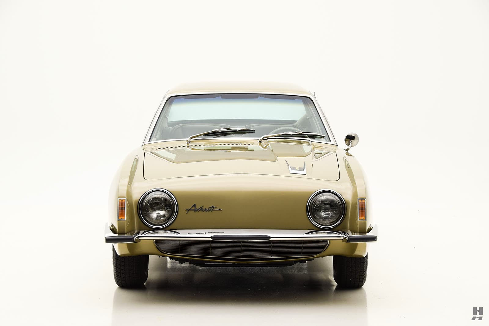 Photo of a 1963 Studebaker Avanti
