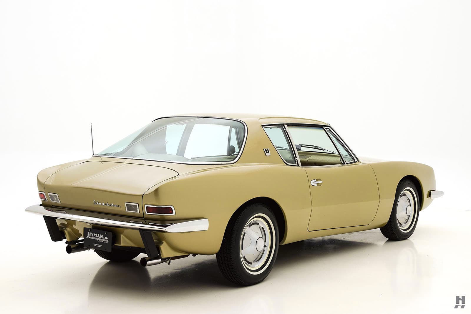 Photo of a 1963 Studebaker Avanti