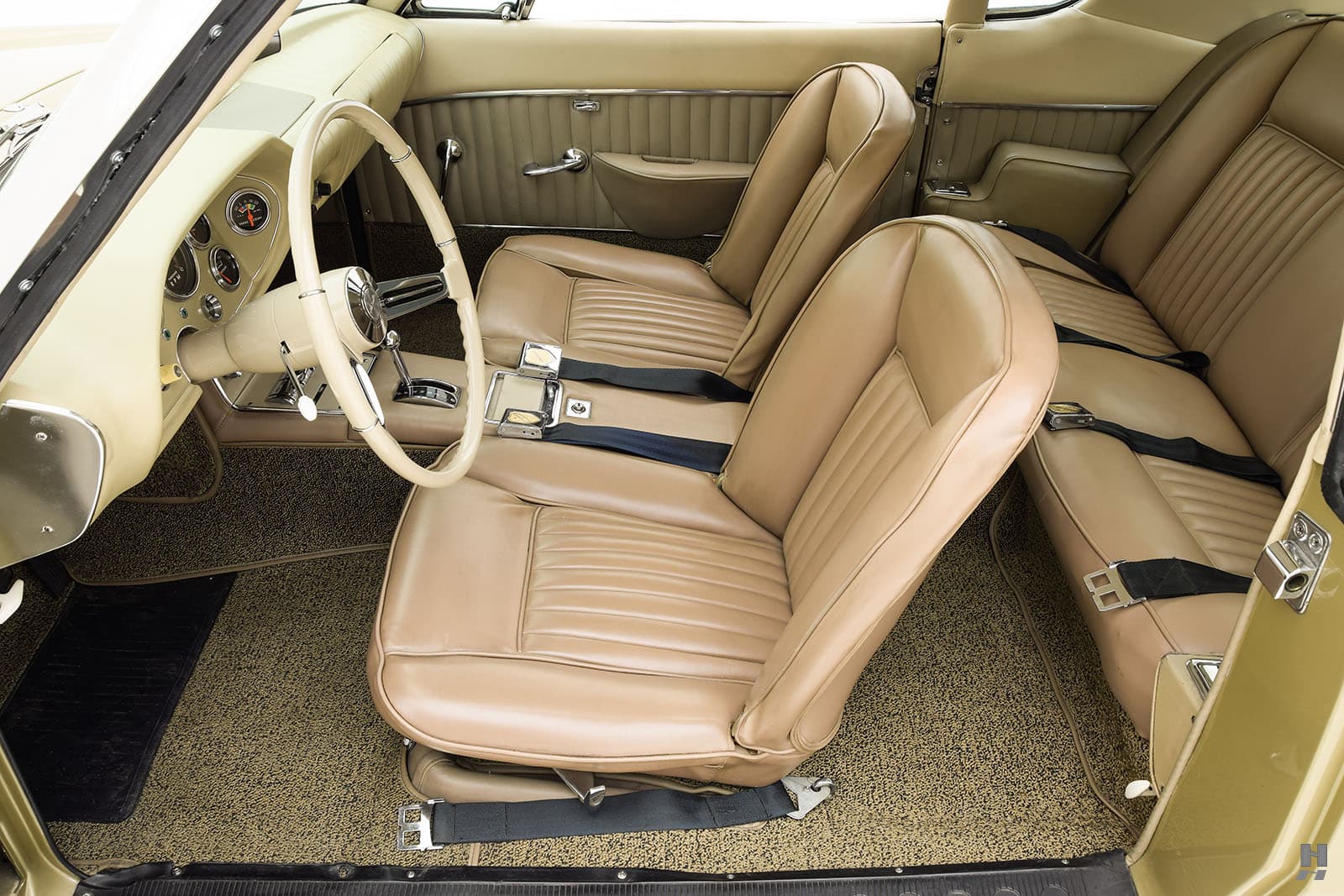 Photo of a 1963 Studebaker Avanti