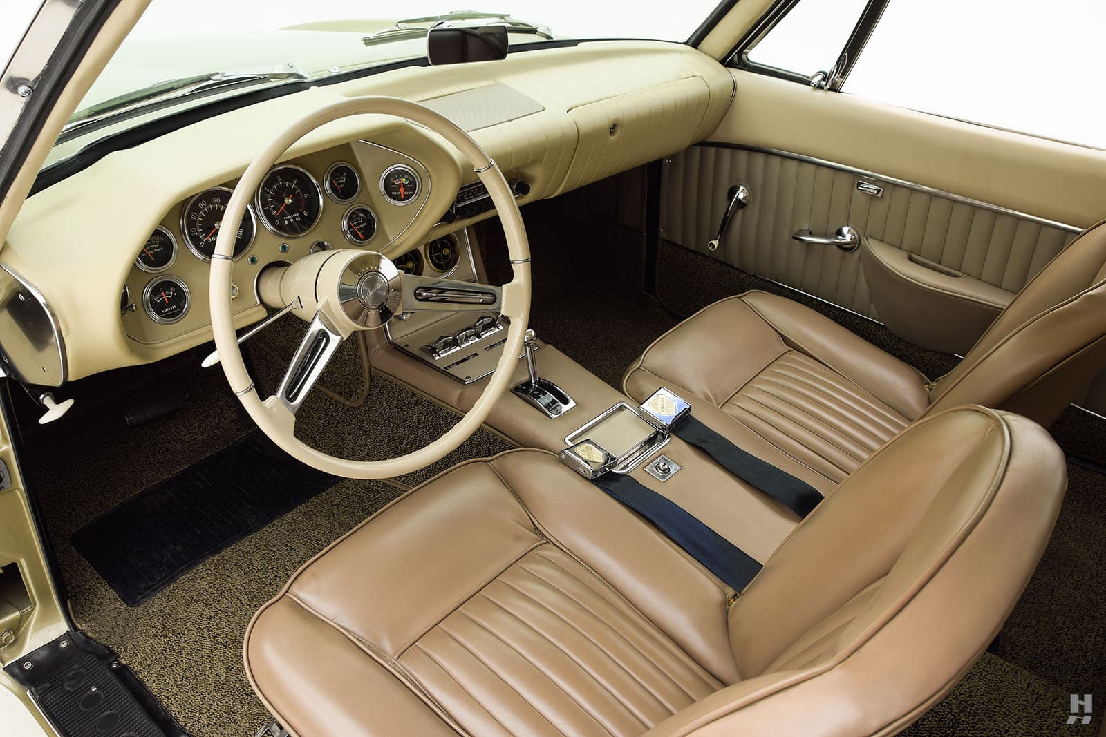 Photo of a 1963 Studebaker Avanti