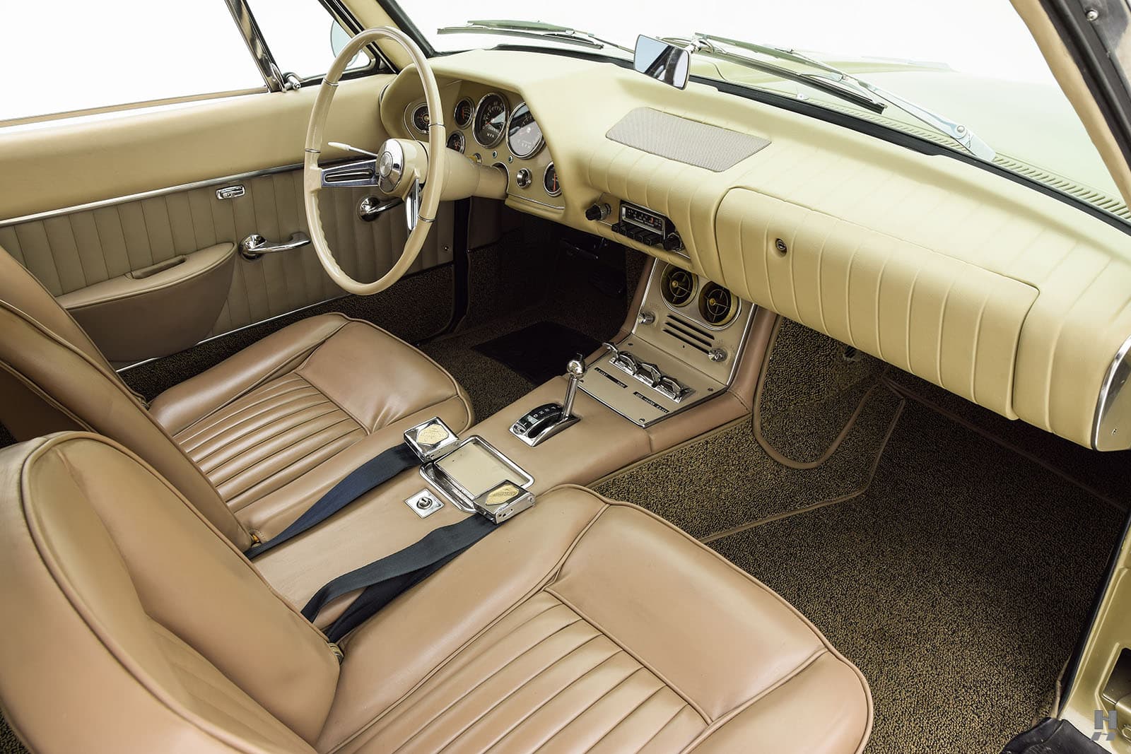 Photo of a 1963 Studebaker Avanti