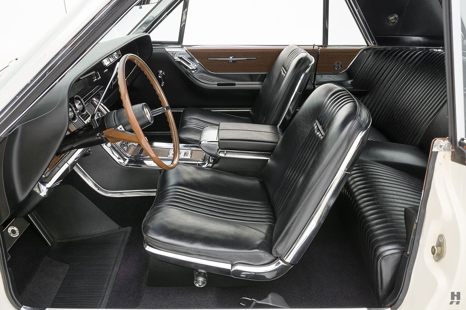 Photo of a 1965 Ford Thunderbird
