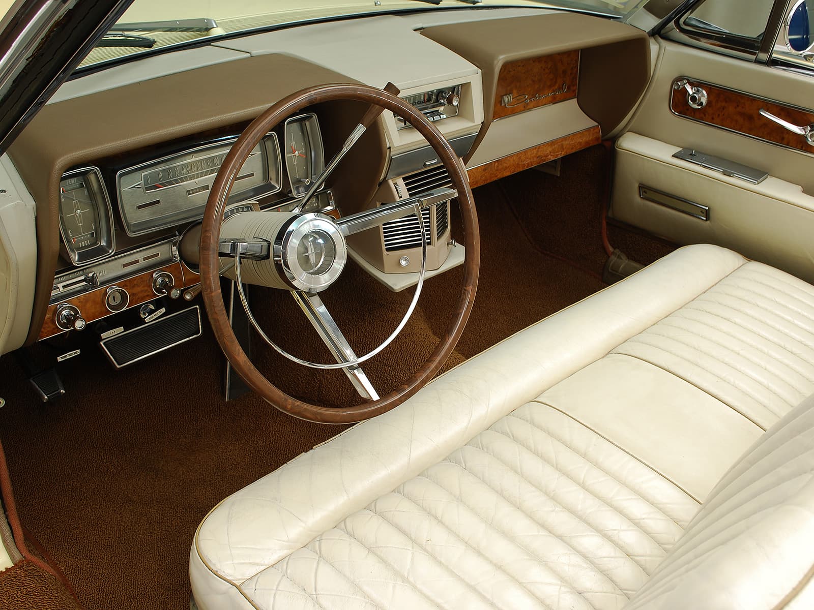Photo of a 1967 Lincoln Continental