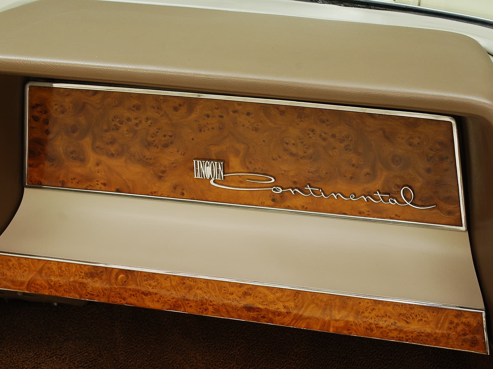 Photo of a 1965 Lincoln Continental