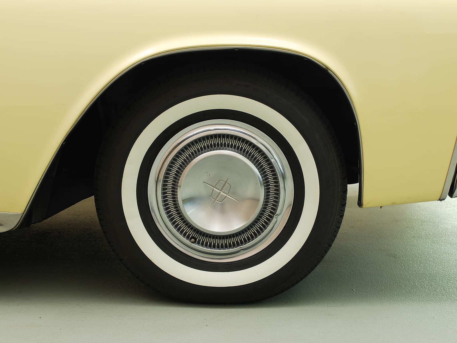 Photo of a 1965 Lincoln Continental