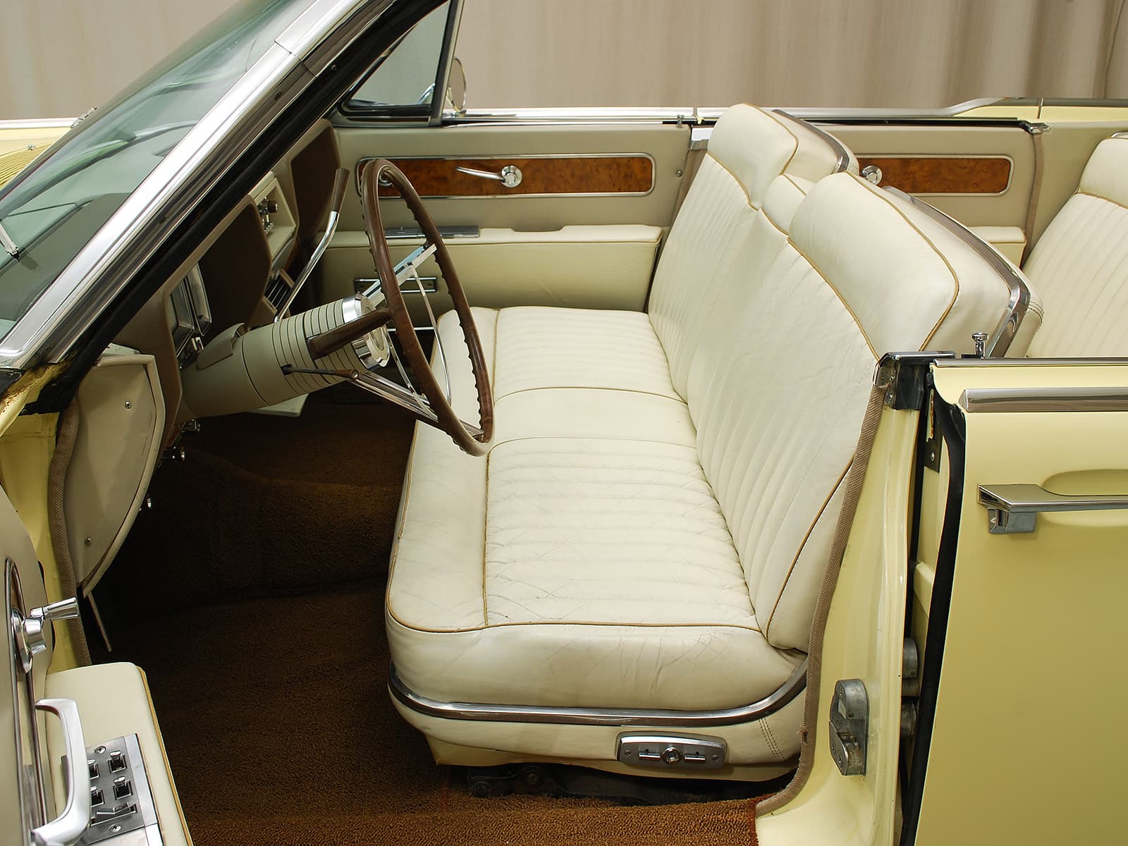 Photo of a 1965 Lincoln Continental